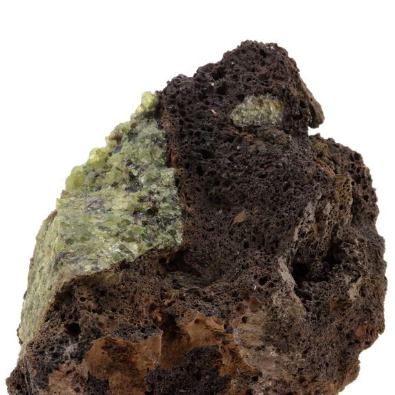 Péridotite. 572.8 ct.