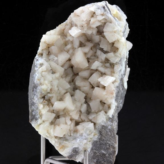 Dolomite. 468.1 ct.