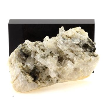 Quartz, Chlorite. 1945.0 ct.