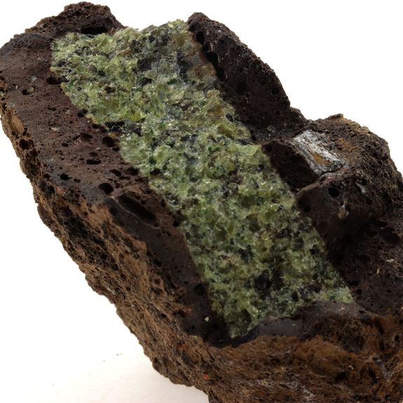 Péridotite. 851.9 ct.