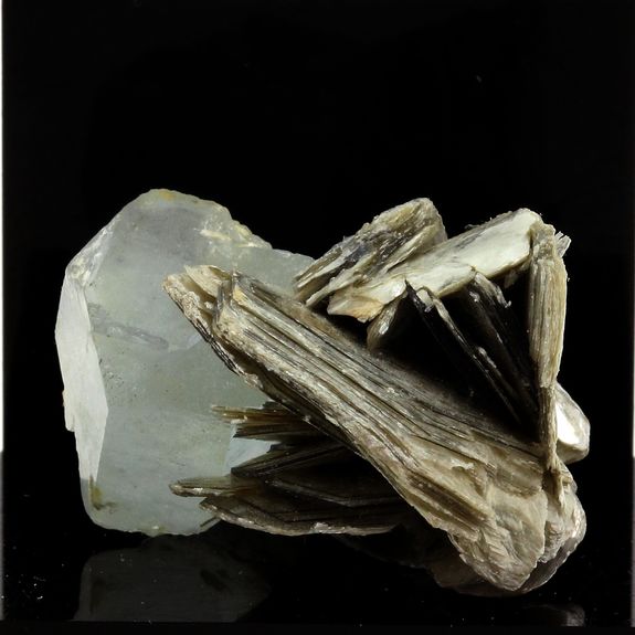 Aigue-Marine. 90.6 ct.