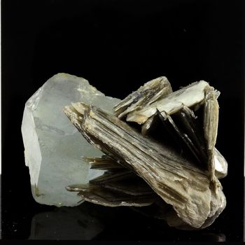 Aigue-Marine. 90.6 ct.