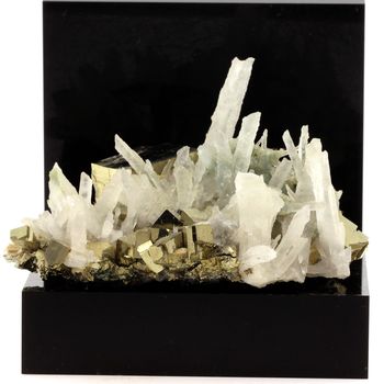 Pyrite + Quartz. 1070.ct.