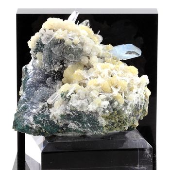 Baryte, Calcite, Calcédoine. 2070.0 ct.