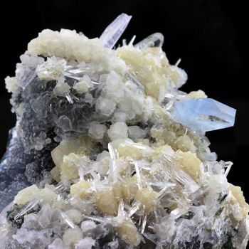 Baryte, Calcite, Calcédoine. 2070.0 ct.