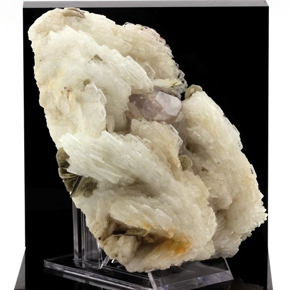 Apatite, Cleavelandite, Mica. 2520.0 ct.