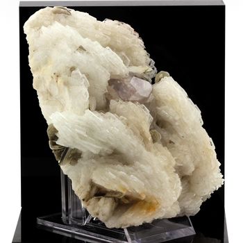 Apatite, Cleavelandite, Mica. 2520.0 ct.