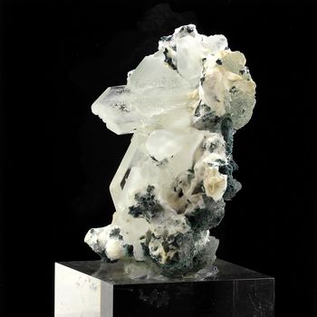 Mordenite + Baryte. 545.5 ct.