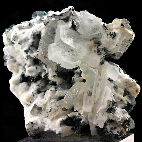 Mordenite + Baryte. 545.5 ct.