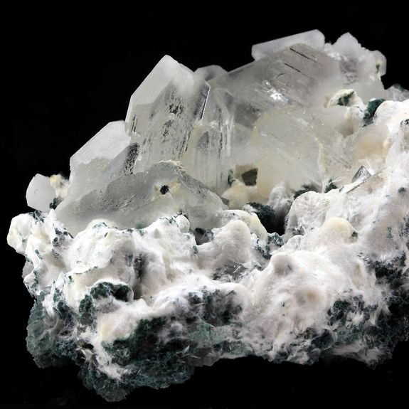 Mordenite + Baryte. 545.5 ct.