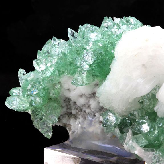 Apophyllite + Stilbite.