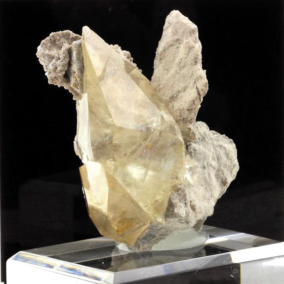 Calcite. 970.6 ct.