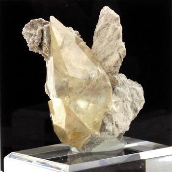 Calcite. 970.6 ct.