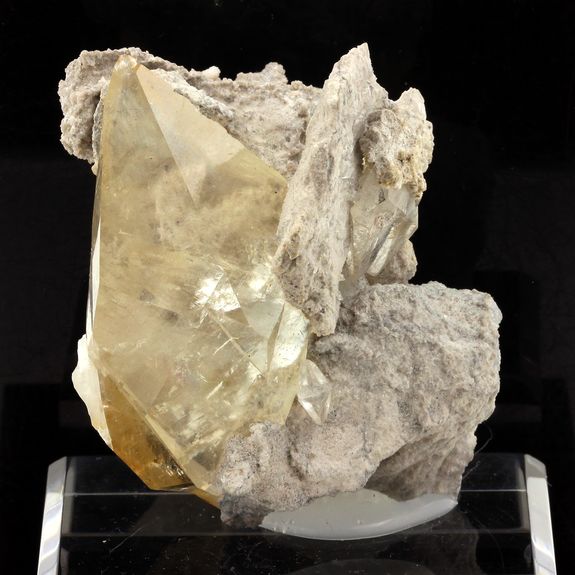 Calcite. 970.6 ct.