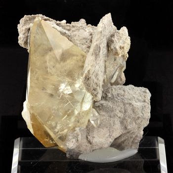 Calcite. 970.6 ct.