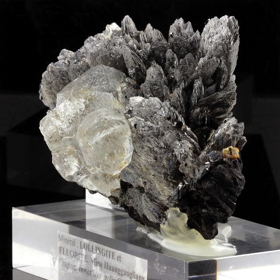 Lollingite + Fluorite. 4000.0 ct.