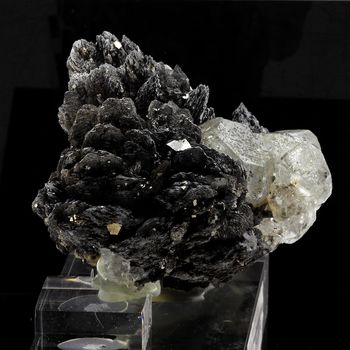Lollingite + Fluorite. 4000.0 ct.