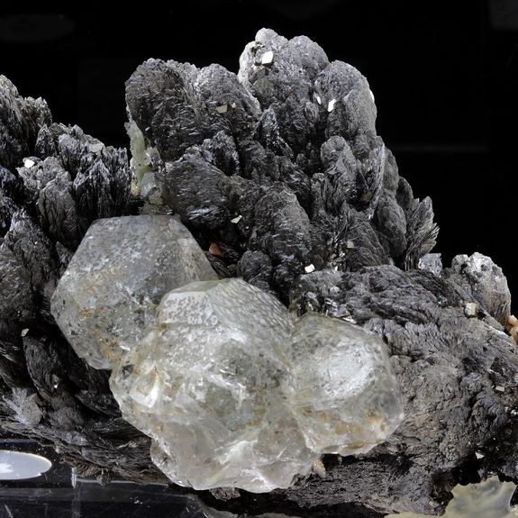 Lollingite + Fluorite. 4000.0 ct.