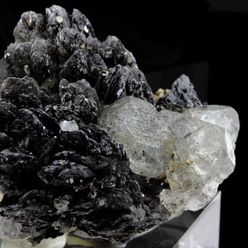 Lollingite + Fluorite. 4000.0 ct.