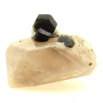 Apatite + Quartz. 599.6 ct.