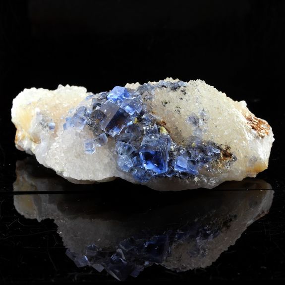 Fluorite bleue + Quartz. 339.9 ct.