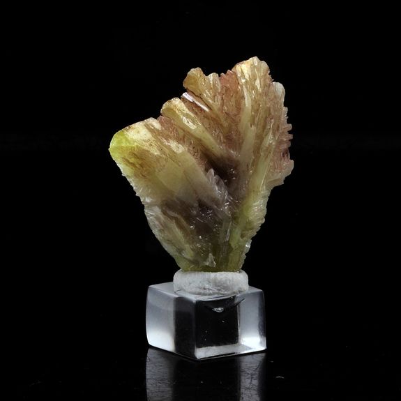 Cerusite jaune. 64.3 ct.