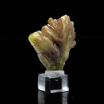Cerusite jaune. 64.3 ct.