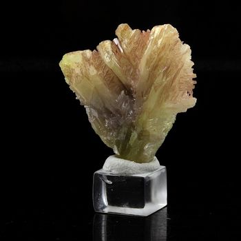 Cerusite jaune. 64.3 ct.
