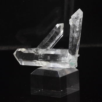 Quartz + Malachite. 88.6 ct.