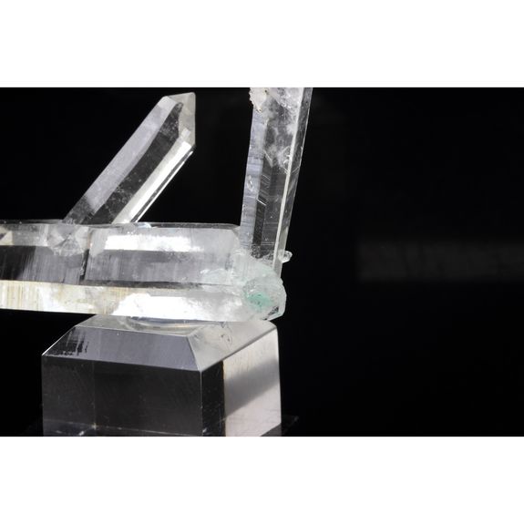 Quartz + Malachite. 88.6 ct.