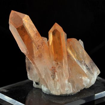 Quartz. 288.2 ct.