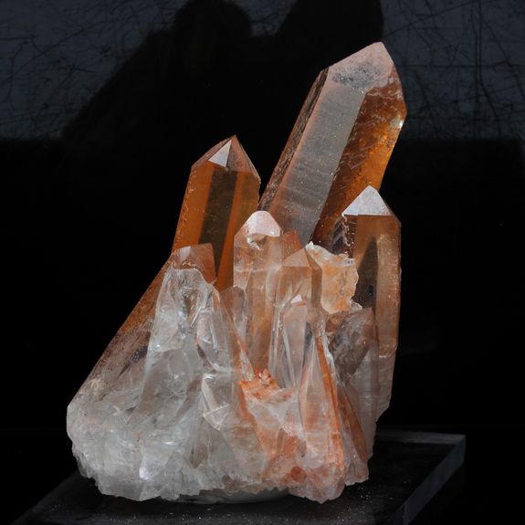 Quartz. 288.2 ct.
