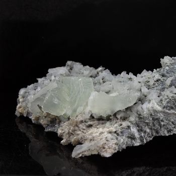 Prehnite. 69.2 ct.