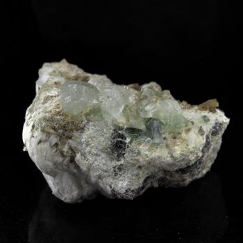 Prehnite. 73.3 ct.