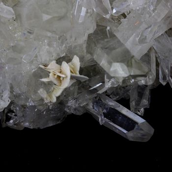 Quartz. 2.203 kg - 22 cm.