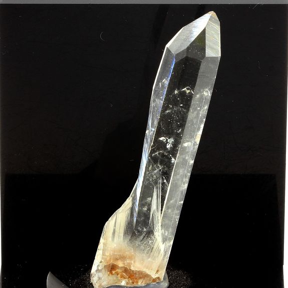 Quartz. 60.0 ct.