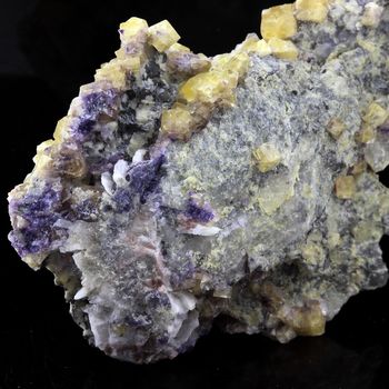 Fluorite jaune + baryte. 411.7 ct.