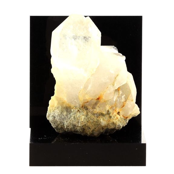 Quartz. 295.8 ct.