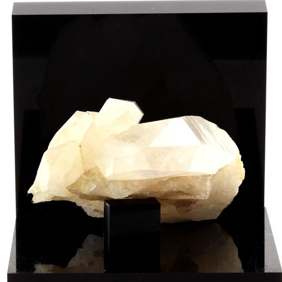 Quartz. 1415.0 ct.