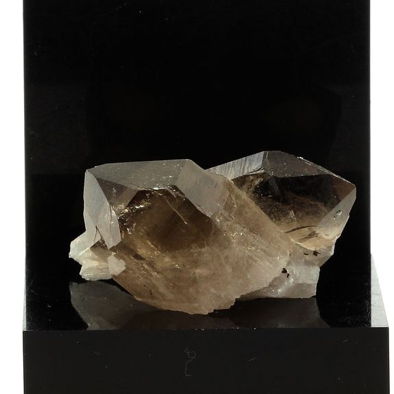 Quartz fumé. 121.6 ct.