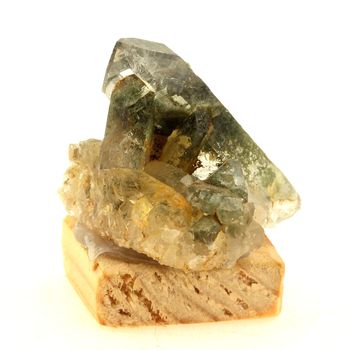 Quartz, Chlorite. 77.3 ct.