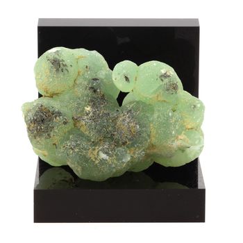 Prehnite. 384.8 ct.