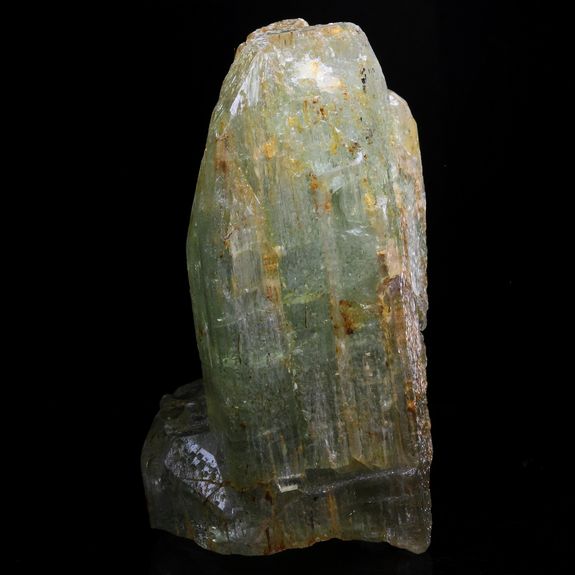Béryl vert. 324.7 ct.