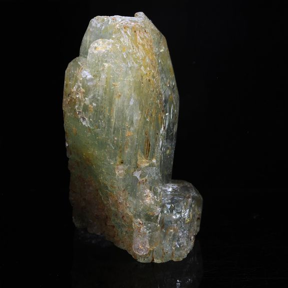 Béryl vert. 324.7 ct.