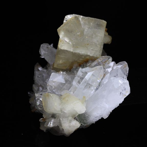 Dolomite, Quartz. 116.9 ct.