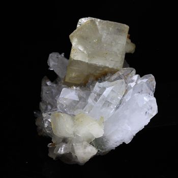 Dolomite, Quartz. 116.9 ct.