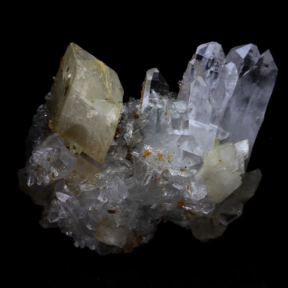 Dolomite, Quartz. 116.9 ct.
