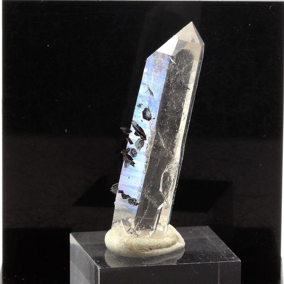 Quartz + Hematite. 17.7 ct.