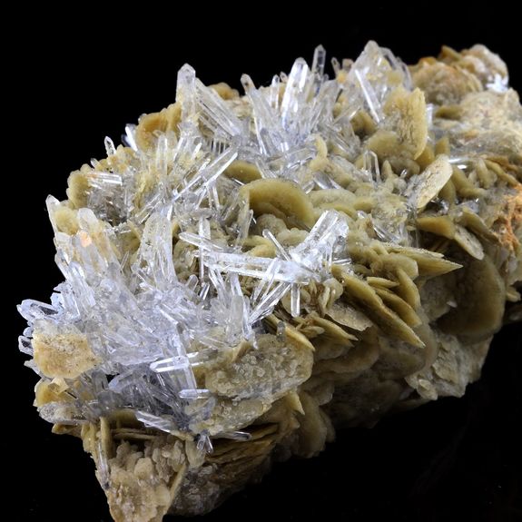 Quartz + Siderite. 1230.0 ct.