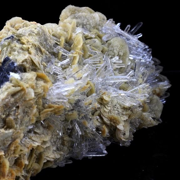 Quartz + Siderite. 1230.0 ct.